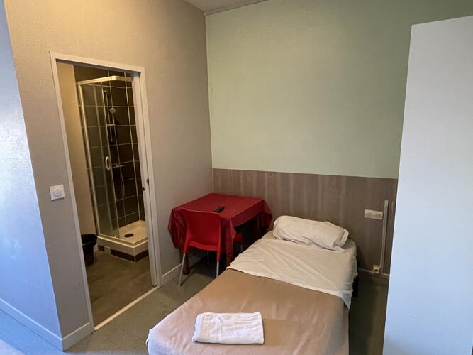 Chambre confortables dans hôtel rénové à côté de la gare Tgv du Mans