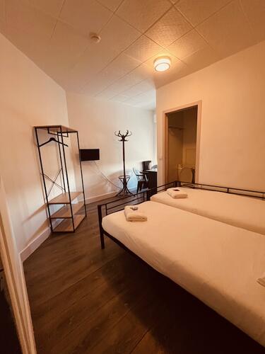 Chambre twin pas chères avec salle de bain privée au Mans