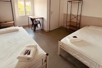 Le Sporting propose des chambres à bas prix pour 4 personnes